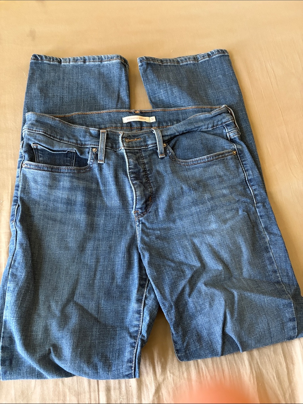 Levi's Women's Straight-Leg Mid Blue Denim Jeans